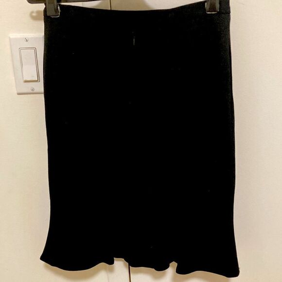 Cynthia Cynthia Steffe Skirt in Black. Tulip shape, side pockets. Size 0. - Picture 2 of 10